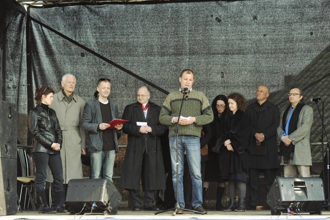 Menininkai apdovanojo Garliavos budėtojus 