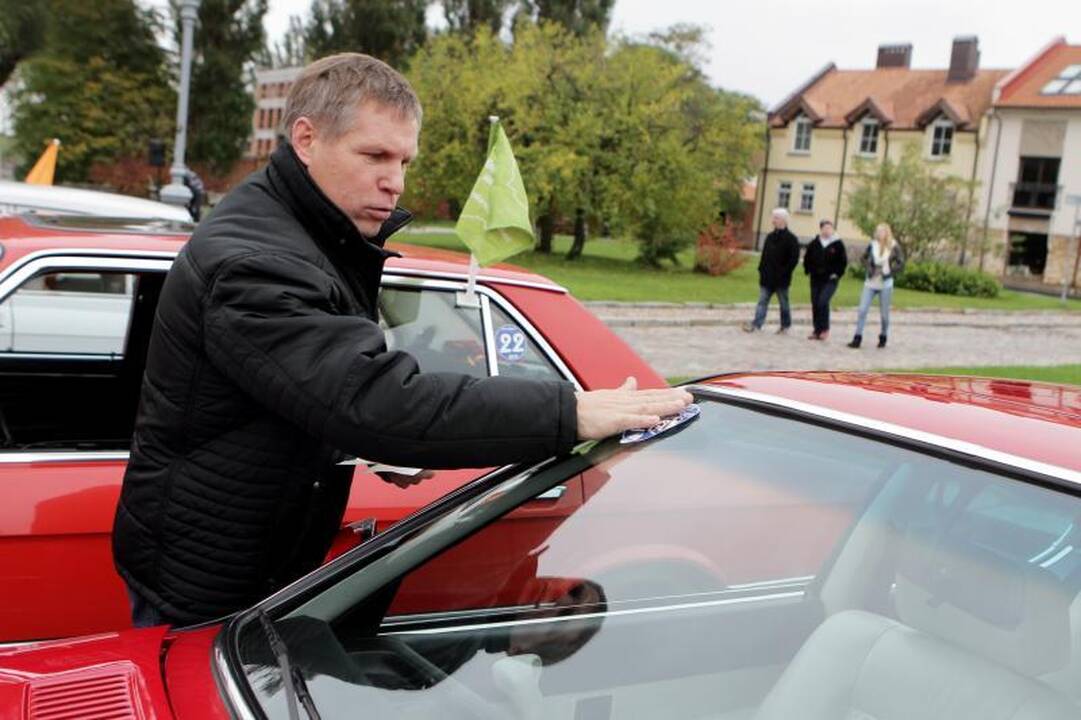Klaipėdos senamiestyje – senovinių automobilių paradas