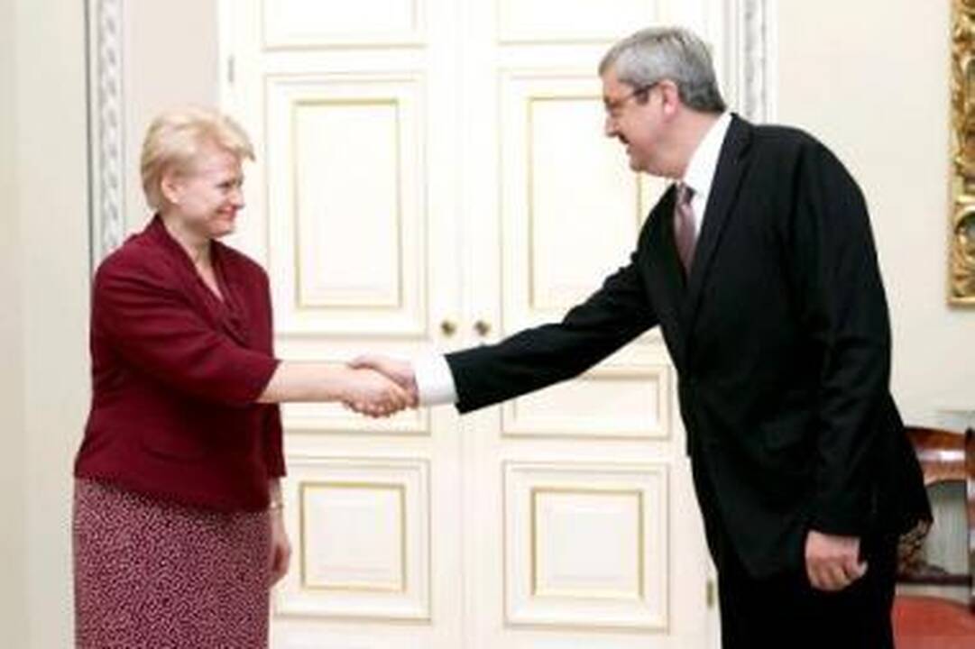 Sprendimai: anot R.Sakadolskio, LRT taryba nė nesirengia rimtai nagrinėti finansavimo problemos, tačiau būtent apie tai su Prezidente D.Grybauskaite penktadienį kalbėjo A.Siaurusevičius.