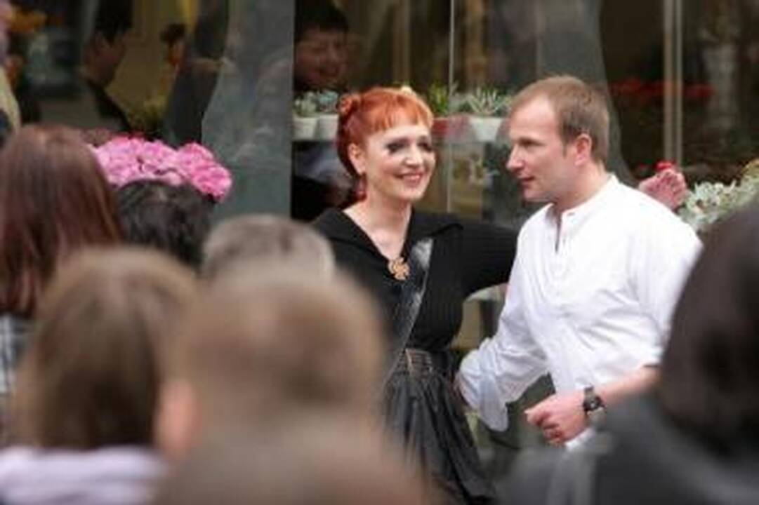 Startas: profesionalių menininkų parodų seriją M.Gvildžio (dešinėje) galerijoje pradėjo J.Rekevičiūtė.