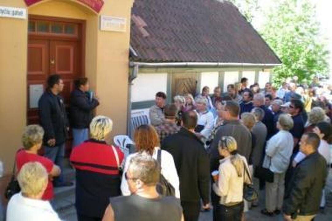 Sunkumai: dar visai neseniai tautodailininkų mugėje norintiems prekiauti amatininkams leidimų tekdavo kelias paras laukti eilėje.
