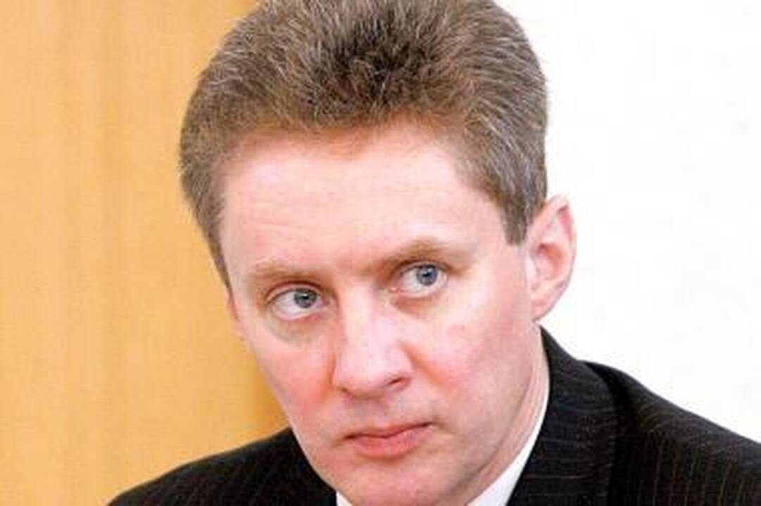 Vyriausybę sukiršino riebios premijos
