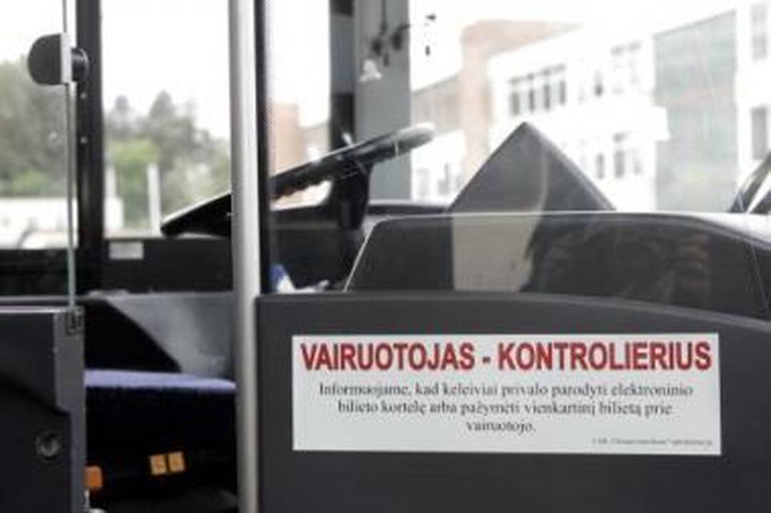 Sparta: "Greičiau, greičiau", – vairuotojas ragina vorele įlipančius keleivius. Deja, greičiau neišeina.