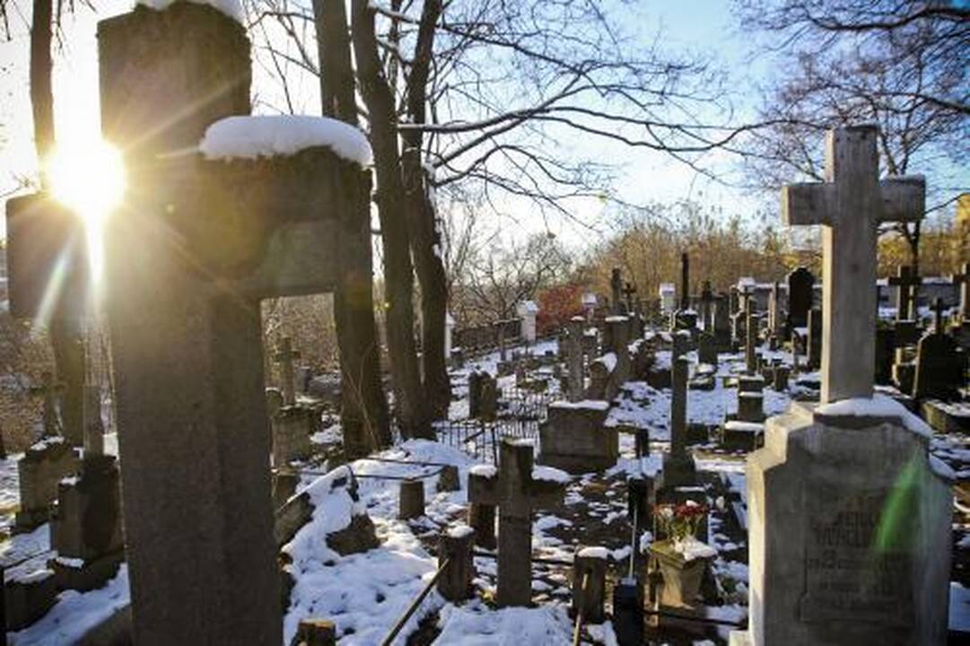 Į kapines – tik iki 22 val.