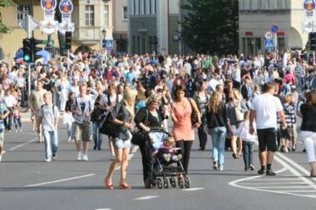 Nauda: miesto iždą ženkliai turėtų papildyti į Jūros šventę ir regatą suplūdusios minios palikti pinigai.