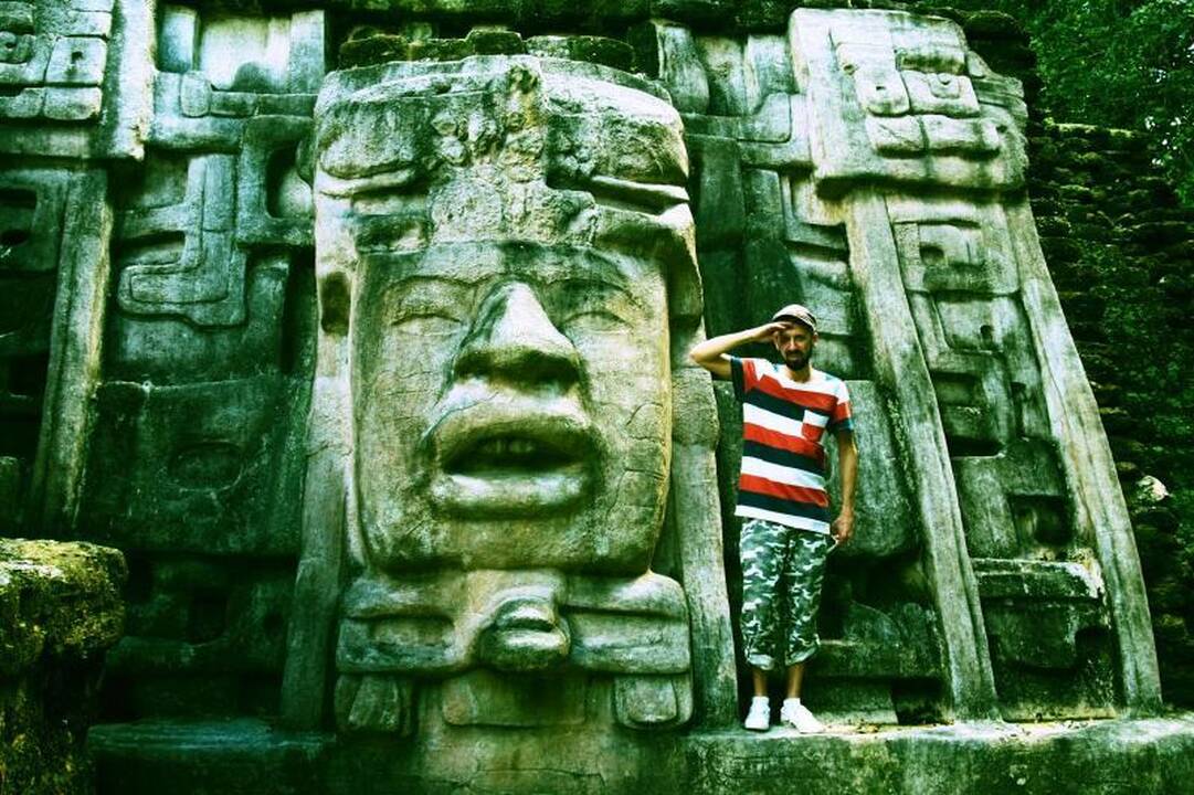 L. ir I. Adomaičiai Belize mėgavosi majų valdovų gėrimu