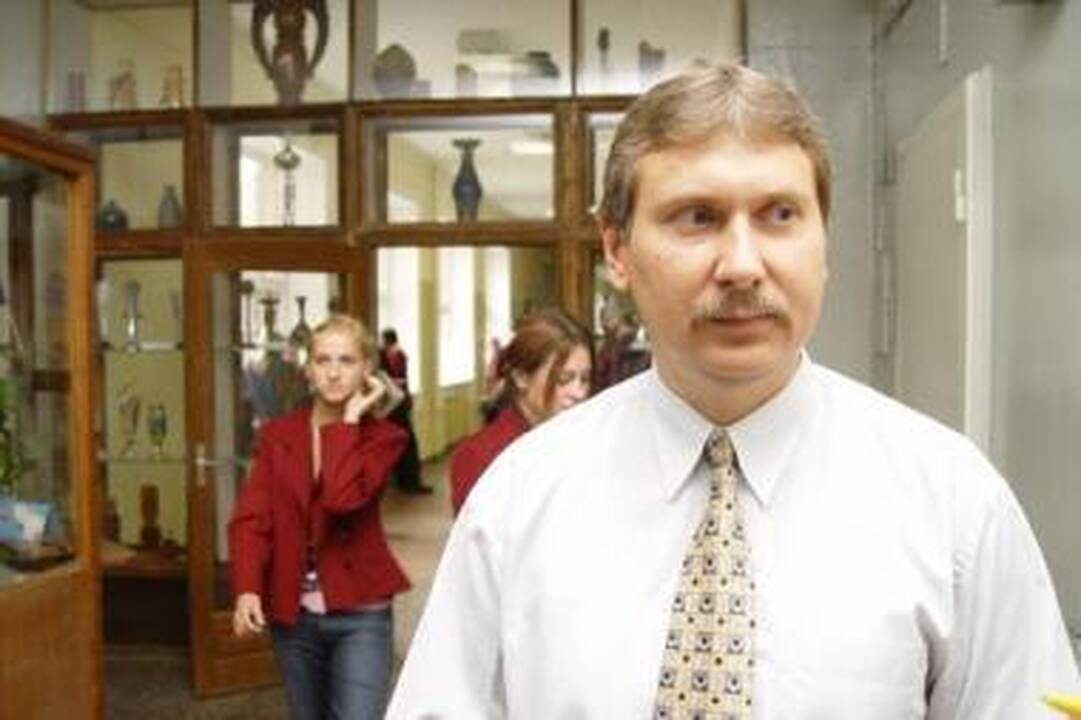 Svarstyklės: kilus valdininkų nepasitenkinimui, S.Ruiba užtarimo sulaukė iš gimnazistų ir jų tėvų.