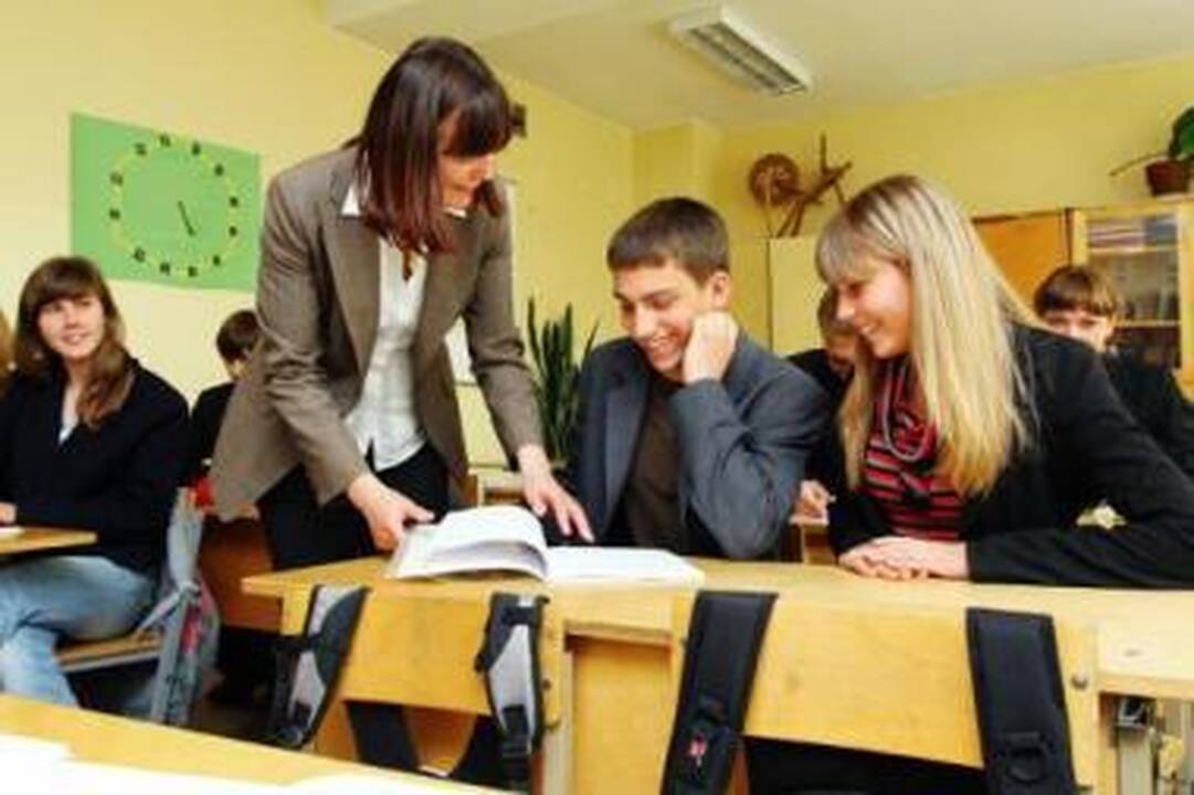 Klasėje: mokiniai mokykloje praleidžia pusę dienos, todėl aplinka turi būti sveika.