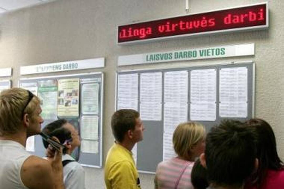 Beviltiška: į Darbo biržą pagalbos ateina nedidelė norinčio dirbti jaunimo dalis. Kiti uždarbio šaltinių ieško patys.