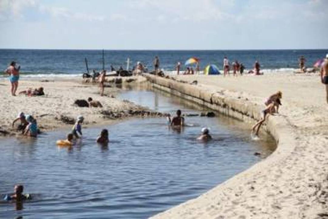 Neužteršė: maudytis Rąžės žiotyse galima nesibaiminant – upės vanduo, priešingai nei ankstesnėmis vasaromis, švarus.
