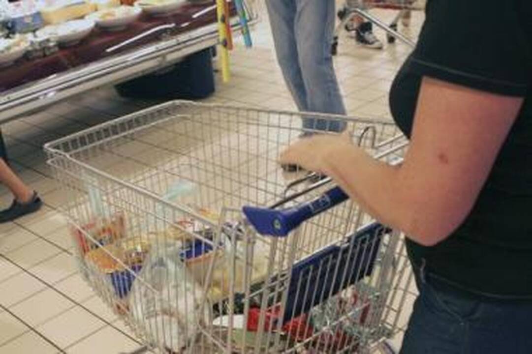 Klaustukas: prekybininkai mini tas pačias kainų kilimo priežastis, tačiau neaišku, kodėl, pavyzdžiui, miltai vieno prekybos tinklo parduotuvėse pabrango 10 proc., o kito – net 40 proc.