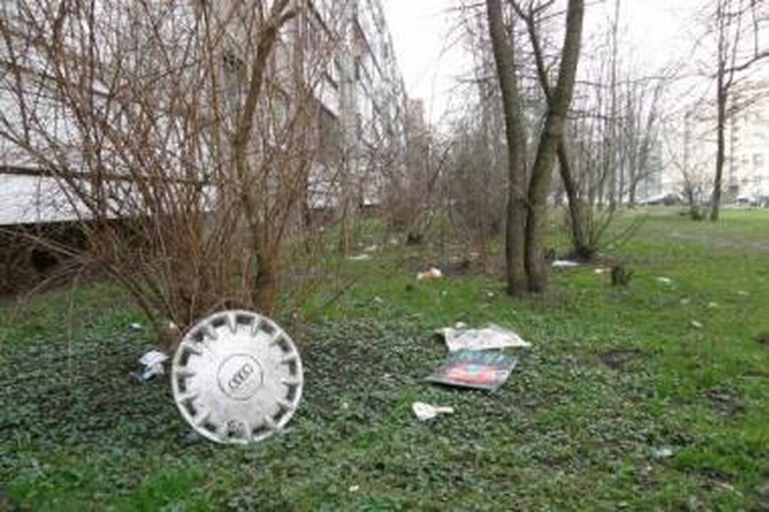 Į kiemus grįžta valytojai