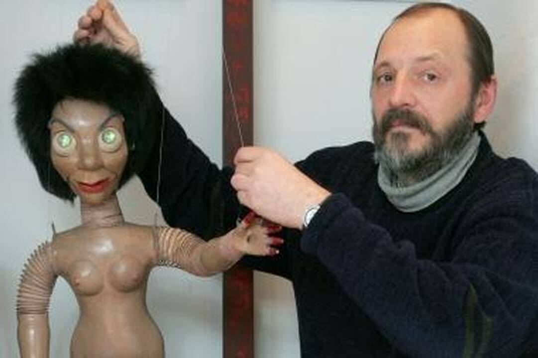 Dvasia: R.Driežis su garsiąja S.Ušinsko lėle, kurios dvasią norėjo apgyvendinti ir naujajame spektaklyje apie Kripštuką.