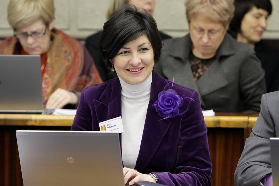 Klerkų darbe – pramogos socialiniuose tinkluose