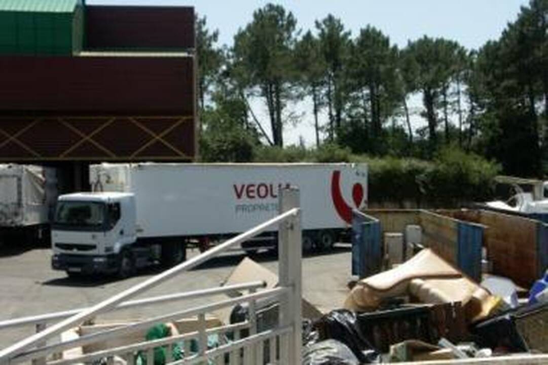 Estetika: atliekų rūšiavimo centrų Prancūzijoje kaip reta daug, bet jie tikrai negadina kraštovaizdžio, pavyzdžiui, kaip Lietuvoje atviri sąvartynai.