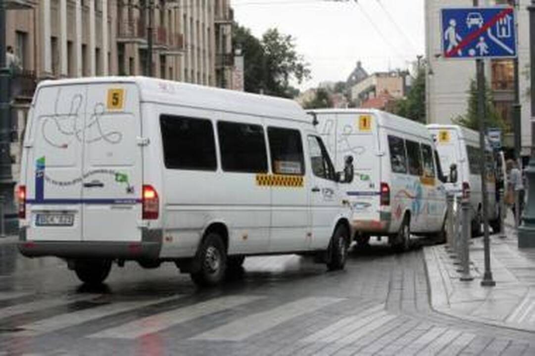 Dvejonės: mikroautobusų savininkai e. bilieto sistemą vertina palankiai, bet ar ją diegtų, nežino.