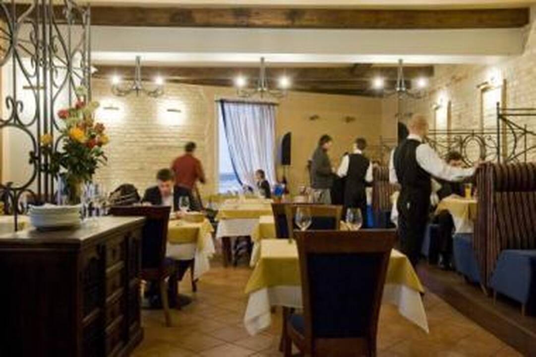 "Akmeninės rezidencijos" atstovas