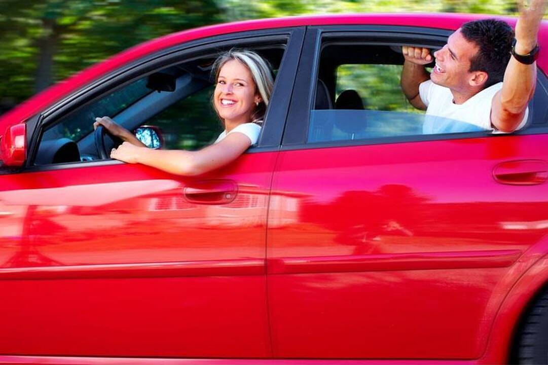 Vasaros atmintinė vairuotojui: kaip pasirūpinti automobiliu?