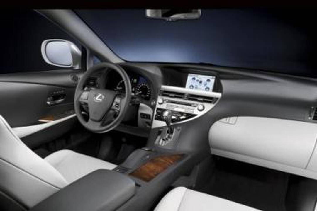 Pripažinimas: rinkos tyrimų bendrovės "J.D. Power and Associates" atliktoje Jungtinės Karalystės vairuotojų apklausoje "Lexus" į geriausiųjų penketuką patenka ir pirmą vietą užima...