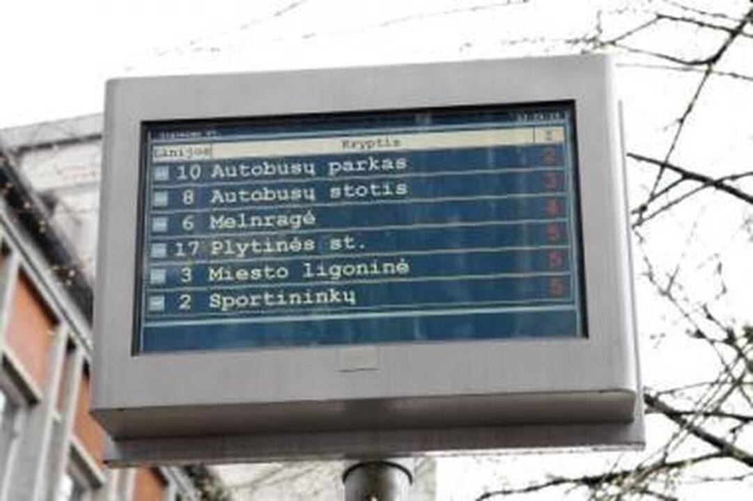 Nuomonė: klaipėdiečius klaidina cilindruose ir švieslentėse pateikti skirtingi autobusų važiavimo grafikai.
