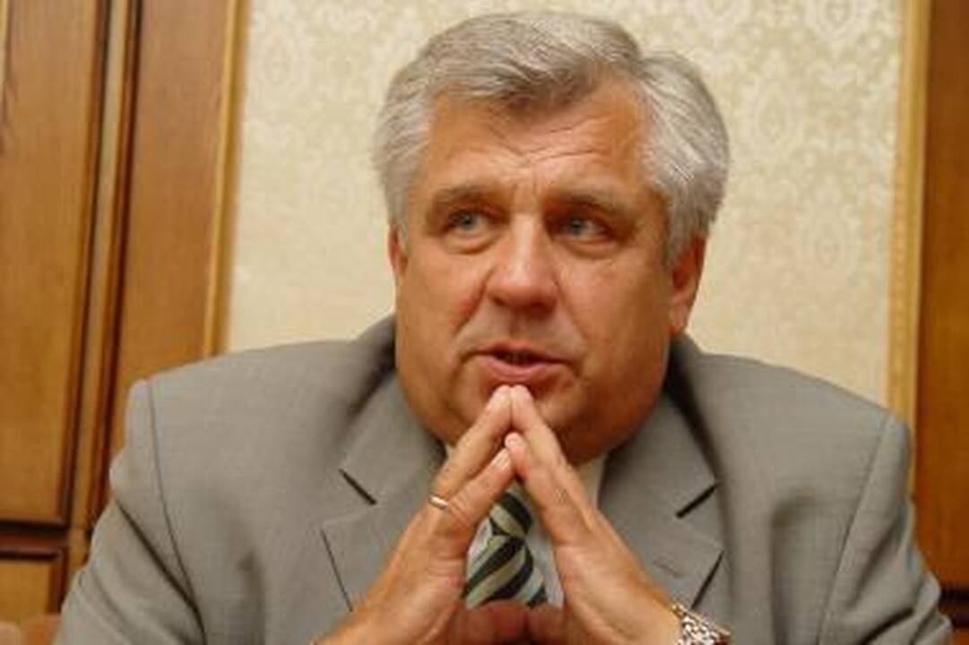 Meras neketina bėgioti paskui J.Burbą
