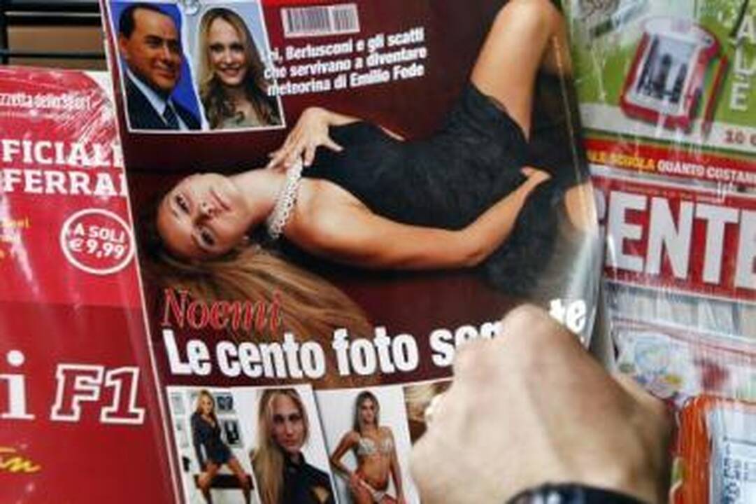 Dėmesys: S.Berlusconi seksualiniai nuotykiai vis dar Italijos žiniasklaidos dėmesio centre.