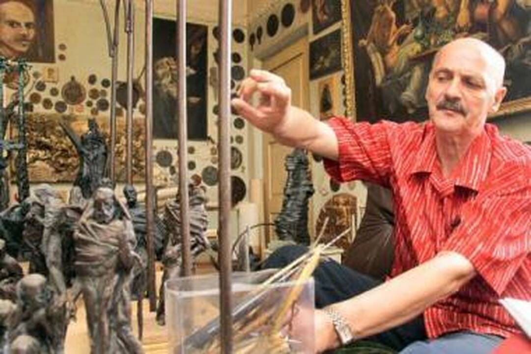 Darbas: tai tik deivės Velionės skulptūros maketas – originalą bus galima pamatyt Veliuonoje.
