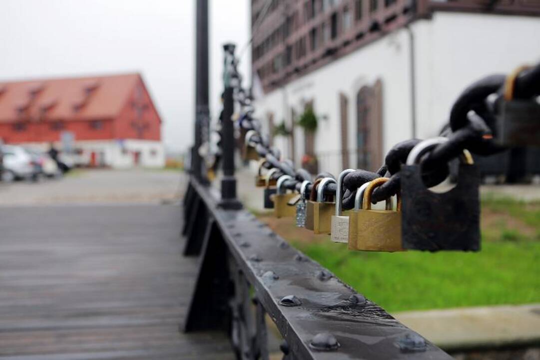 Nesulaužoma tradicija: įsimylėjėliai spynoms atrado kitą vietą