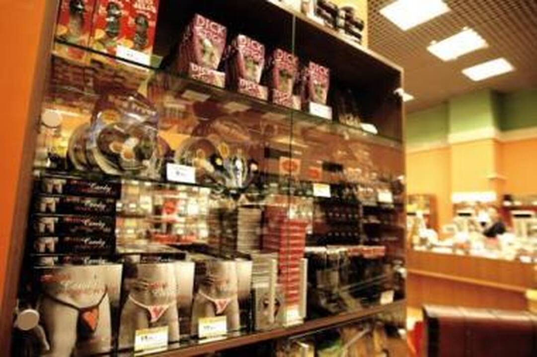 Skonis: vyriško organo formos saldainių gali įsigyti ir vaikai.