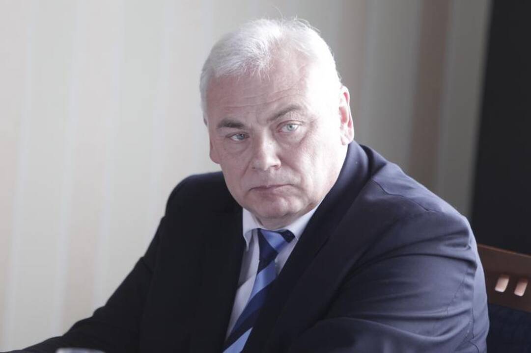 Korupcijos šešėlis valdininko iš posto neišverčia