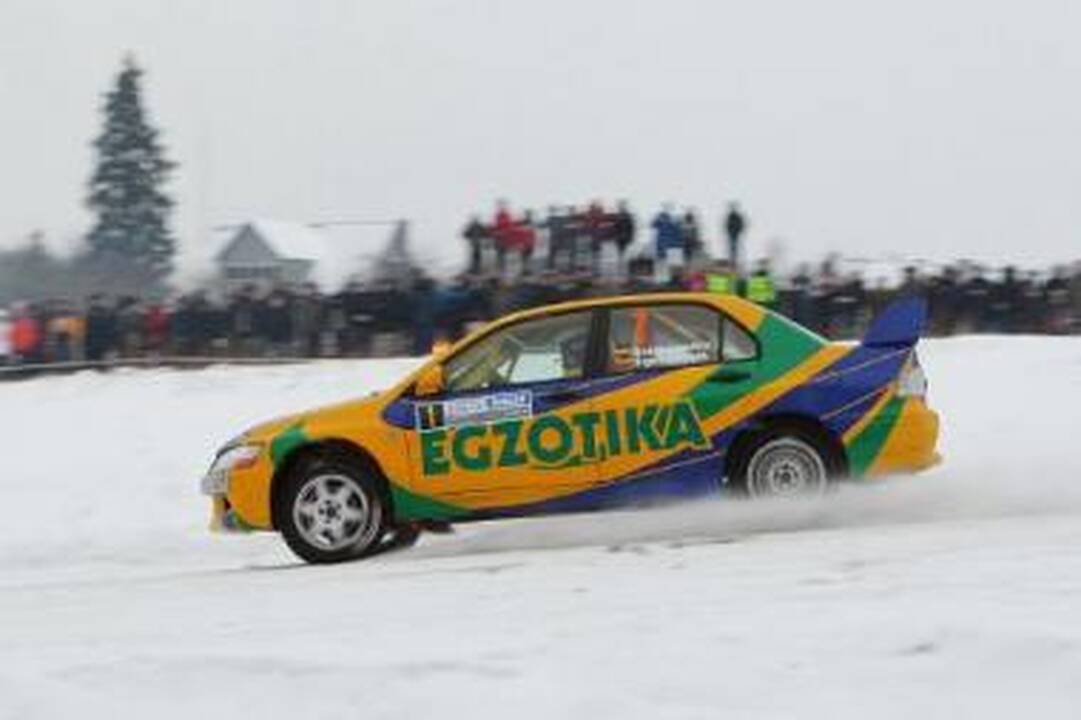 Pasiekimas: daugkartinis Lietuvos ralio čempionas R.Lipeikis su dukra žiemos ralyje buvo greičiausi mūsų šalies atstovai.