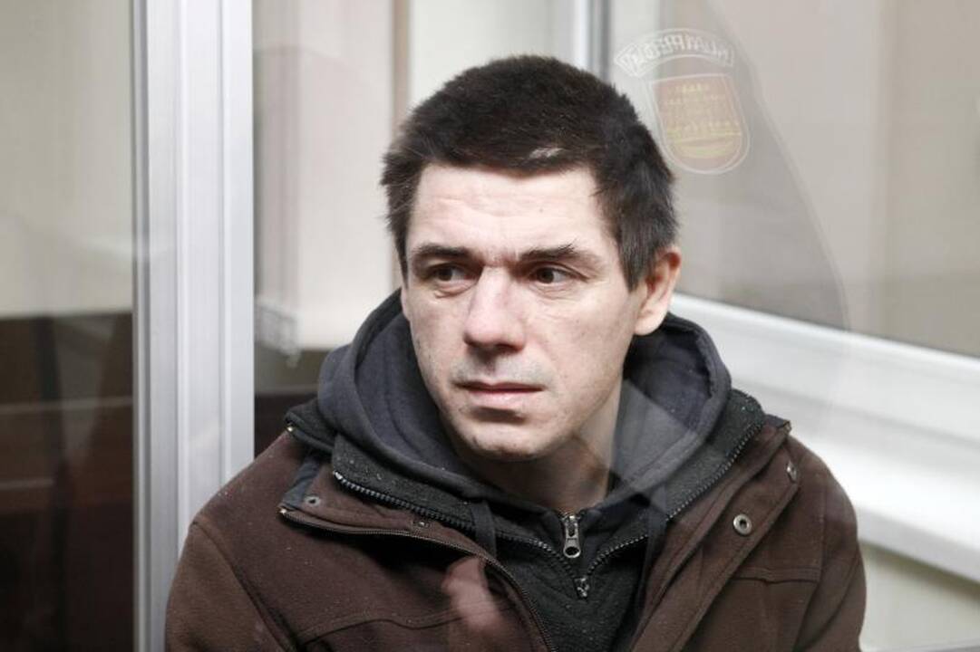 Mėsos       kapokliu – prieš savo dukrą   