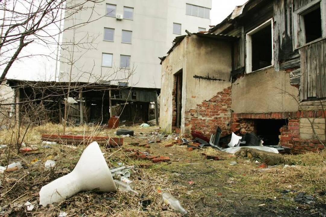 Seimas žada apmokestinti griuvėsių šeimininkus