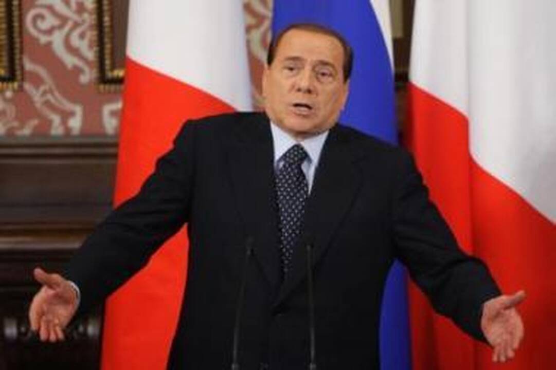 Santykiai: S.Berlusconi aistra jaunoms ir gražioms moterims gali sužlugdyti ne tik politiko šeimą, bet ir karjerą.