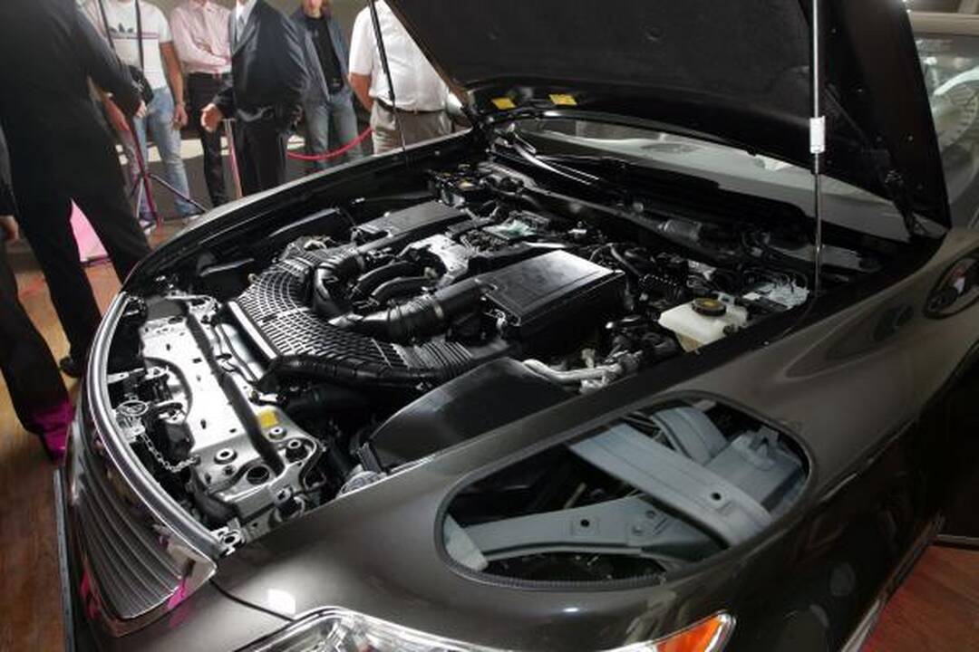 Mokslas: daugelio „Lexus LS460“ treniruoklio agregatų sandara ir veikimas matomas kaip ant delno.