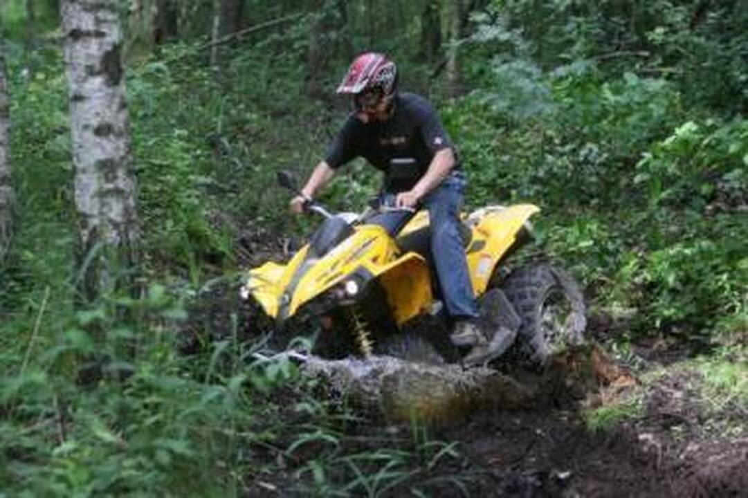 Problema: net ir tie keturračių motociklų vairuotojai, kurie įsitikinę savo važinėjimu nedarantys žalos gamtai, pripažįsta, kad ne visiems jų kolegoms užtenka sąmoningumo pramogaujant...