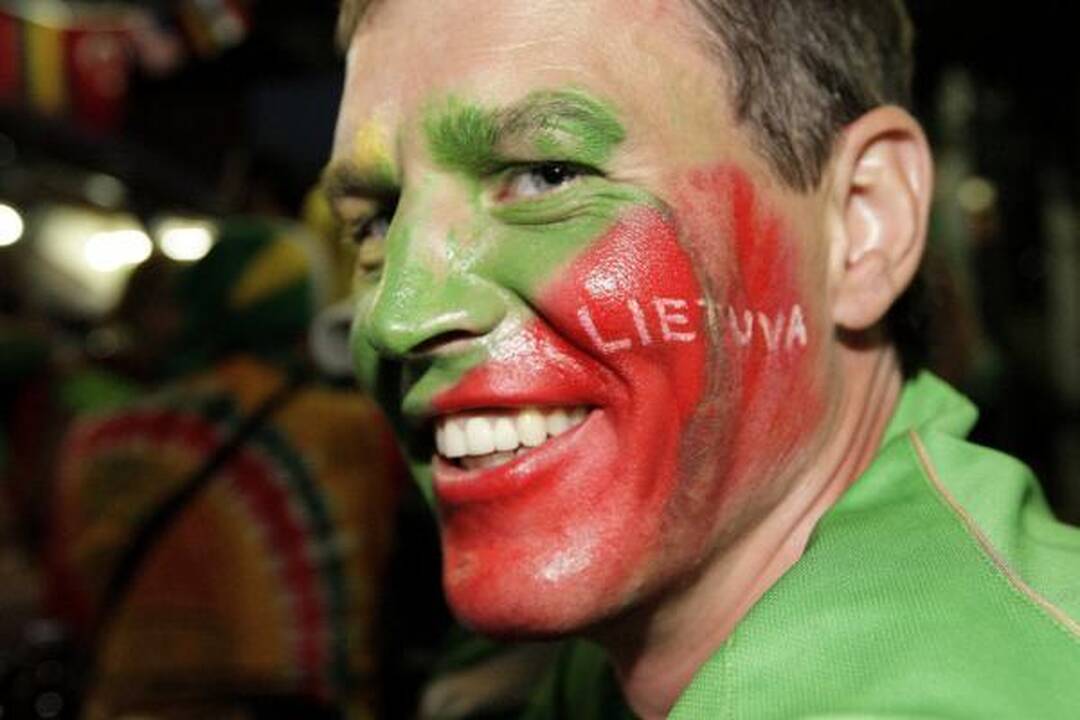 Vaizdas: per krepšinio rungtynes netrūksta audringų emocijų ir alaus.