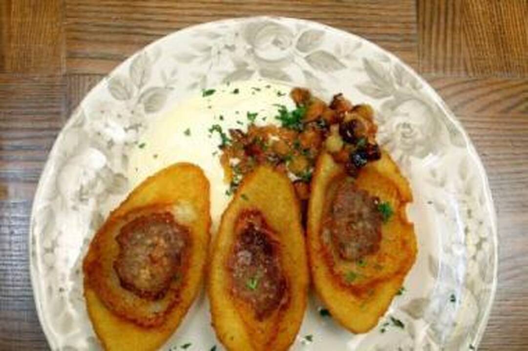 Kvailystė: įstatymų kūrėjai norėjo uždėti apynasrį greitojo maisto gamintojams, bet pasirodė, kad į "blogiečių" sąrašus gali patekti ir tradiciniai lietuviški patiekalai – cepelinai.