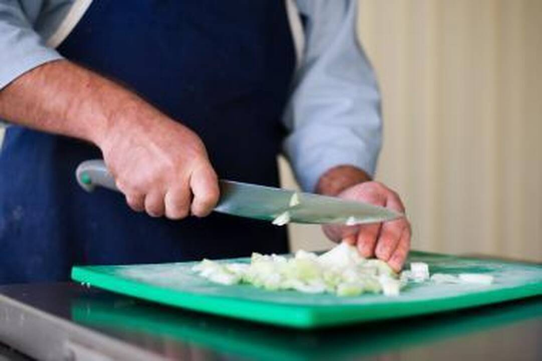 Kaip sužavėti moterį?  Prireiks lyginimo lentos