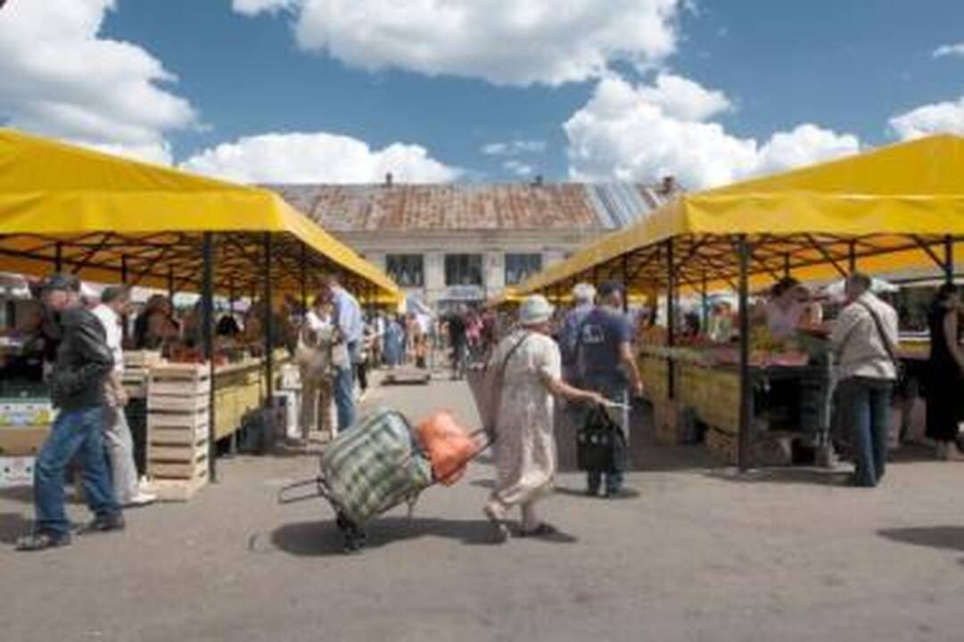 Nerimas: Kalvarijų turgaus prekiautojai baiminasi, kad turgavietę privatizavus teks ieškotis kito darbo.