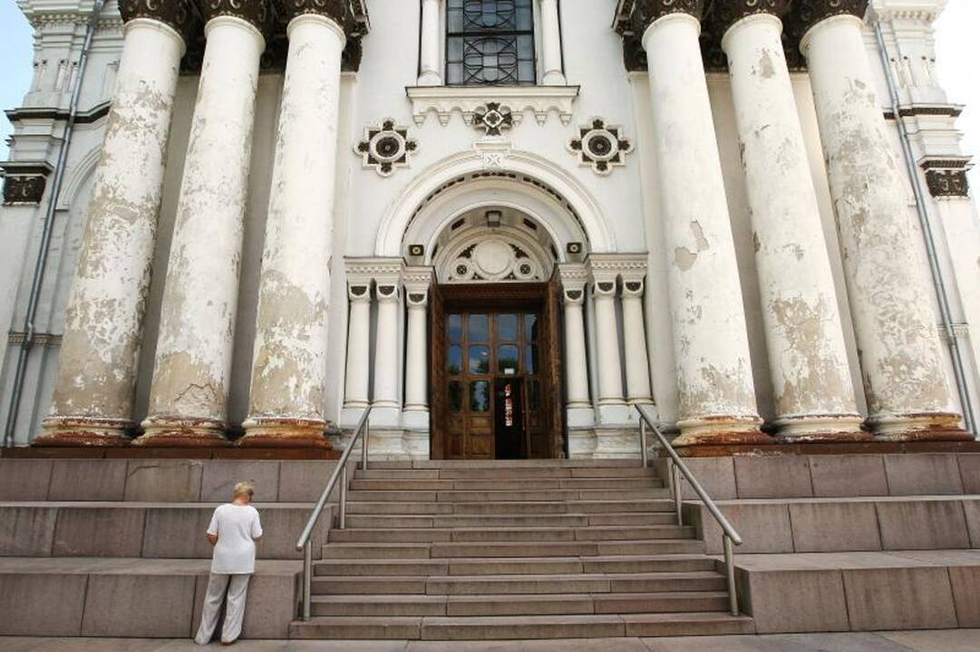 Nušiurusi Įgulos bažnyčia remonto nesulaukia