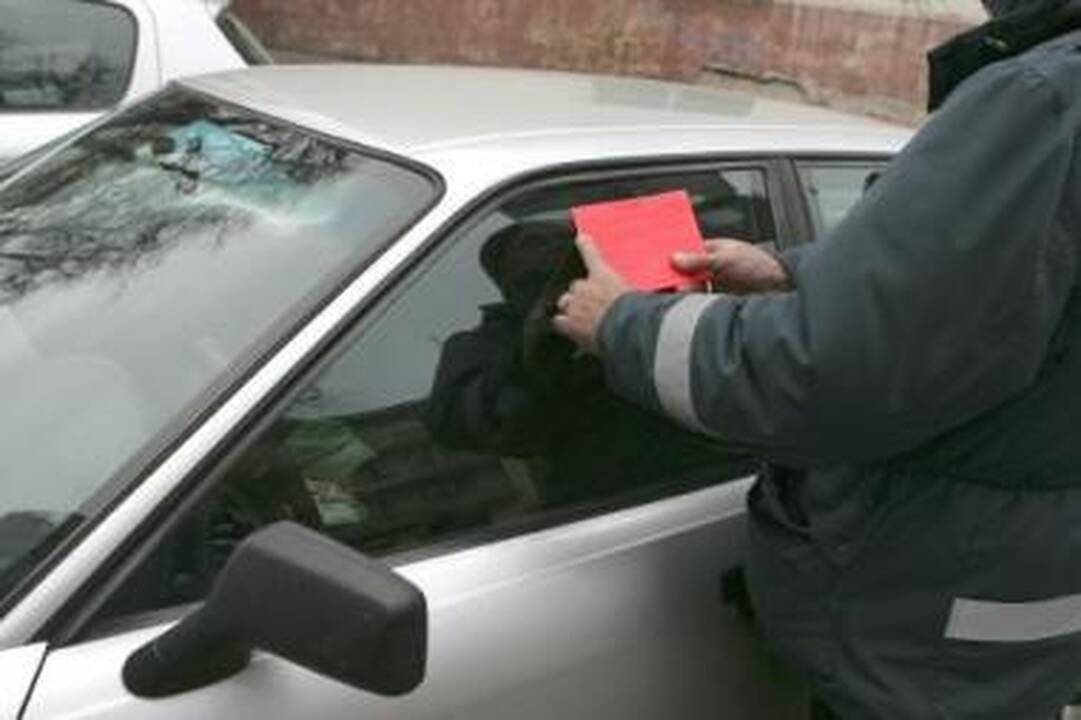 Nuostoliai: nesumokėjus už automobilio stovėjimą, gresia bauda iki 100 litų.