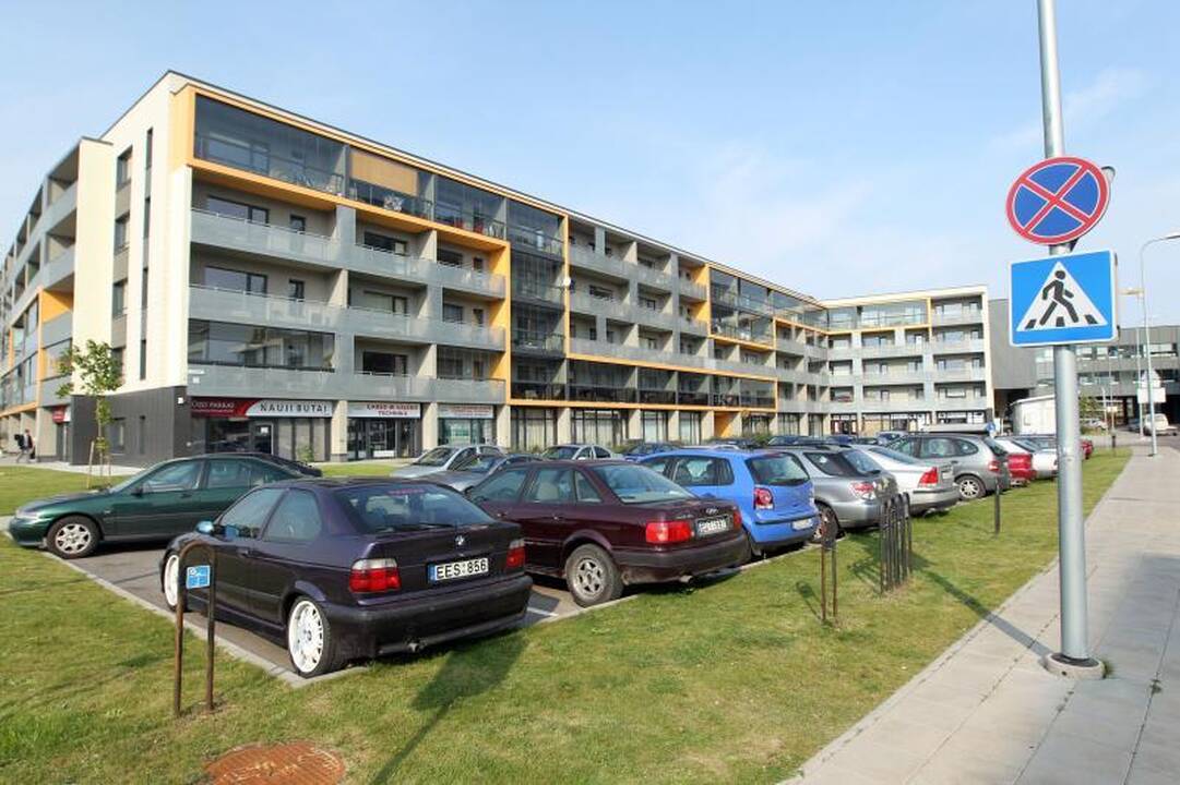 Nenaudojamų automobilių savininkų negąsdina ir baudos