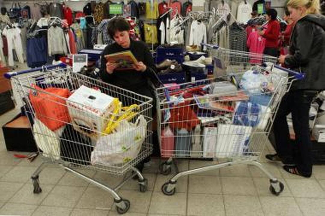 Vilniečiai iškuopė "Maximos" lentynas