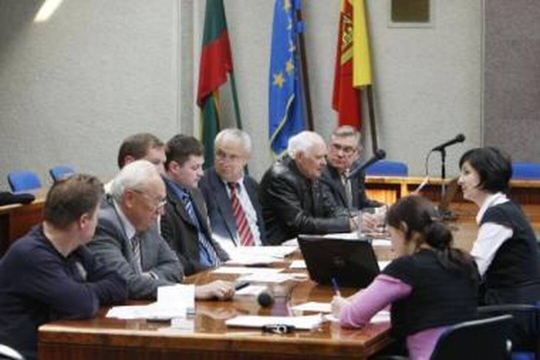 Neįgali: Etikos komisija nerado vaistų, kaip priversti politikus lankyti posėdžius.