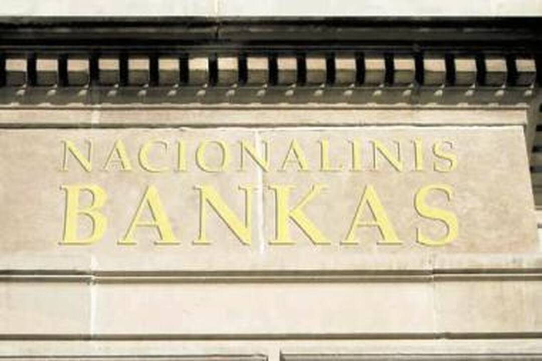 Argumentai: įsteigtame nacionaliniame banke politikai planuoja laikyti valstybės lėšas ir konkuruoti su privačiomis kredito įstaigomis.
