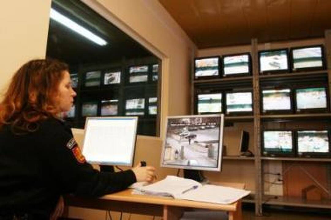 Grėsmė: miestą per vaizdo kameras stebintys neįgalieji liks be darbo.