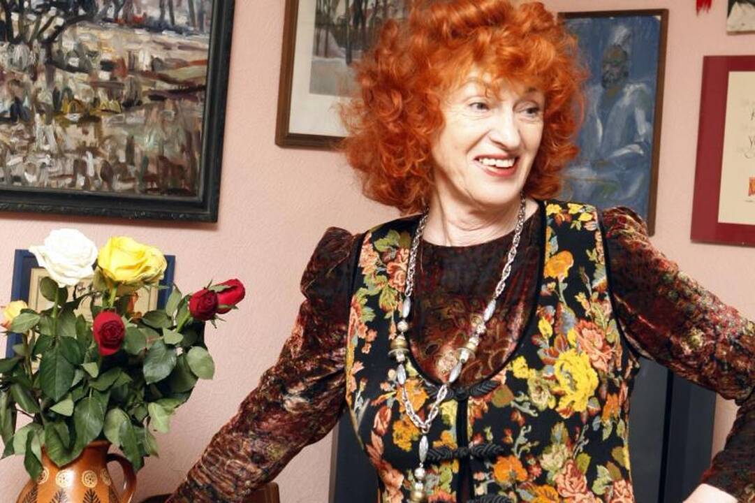 Už dramos    teatro  kulisų  – tironija?   