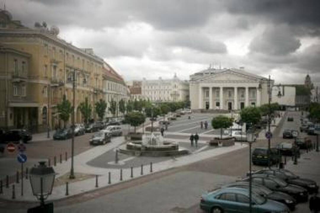 Geografija: XVI–XVIII a. daugiausia miesto krautuvių telkėsi aplink miesto Rotušę – Didžiojoje ir Pilies gatvėse.