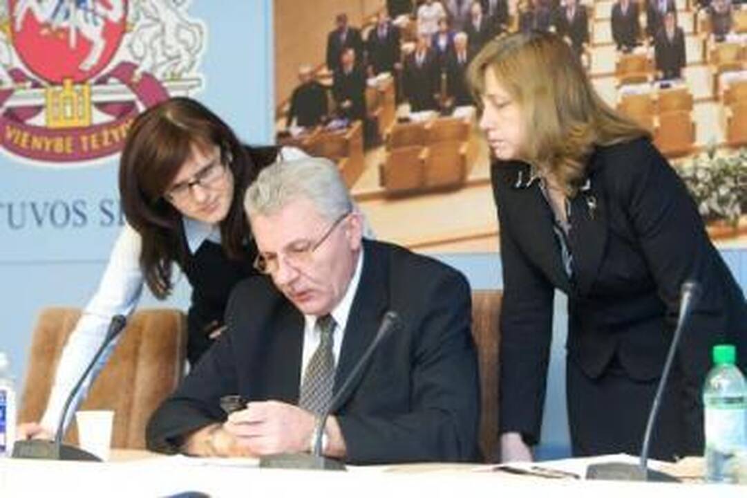 Pasimokė: A.Salamakinas jau gailisi inicijavęs ataskaitų, kam politikai leido parlamentinei veiklai skirtas lėšas, viešinimą.